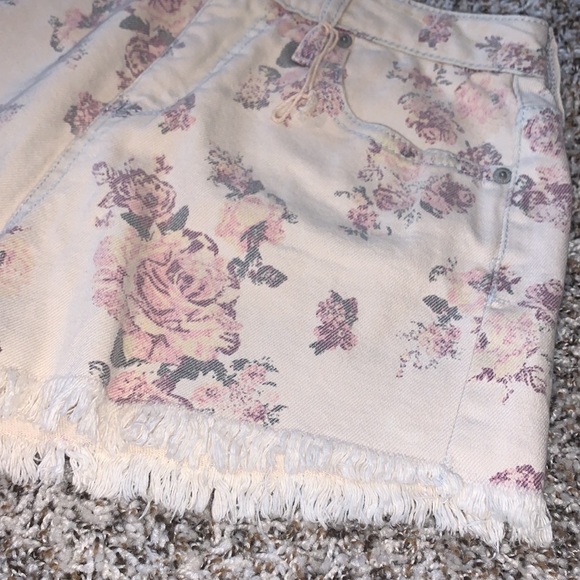 NWT Mossimo Floral High-Rise Short Shorts - Picture 2 of 5